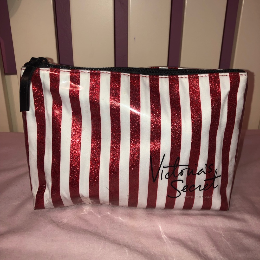 NWOT vs makeup bag